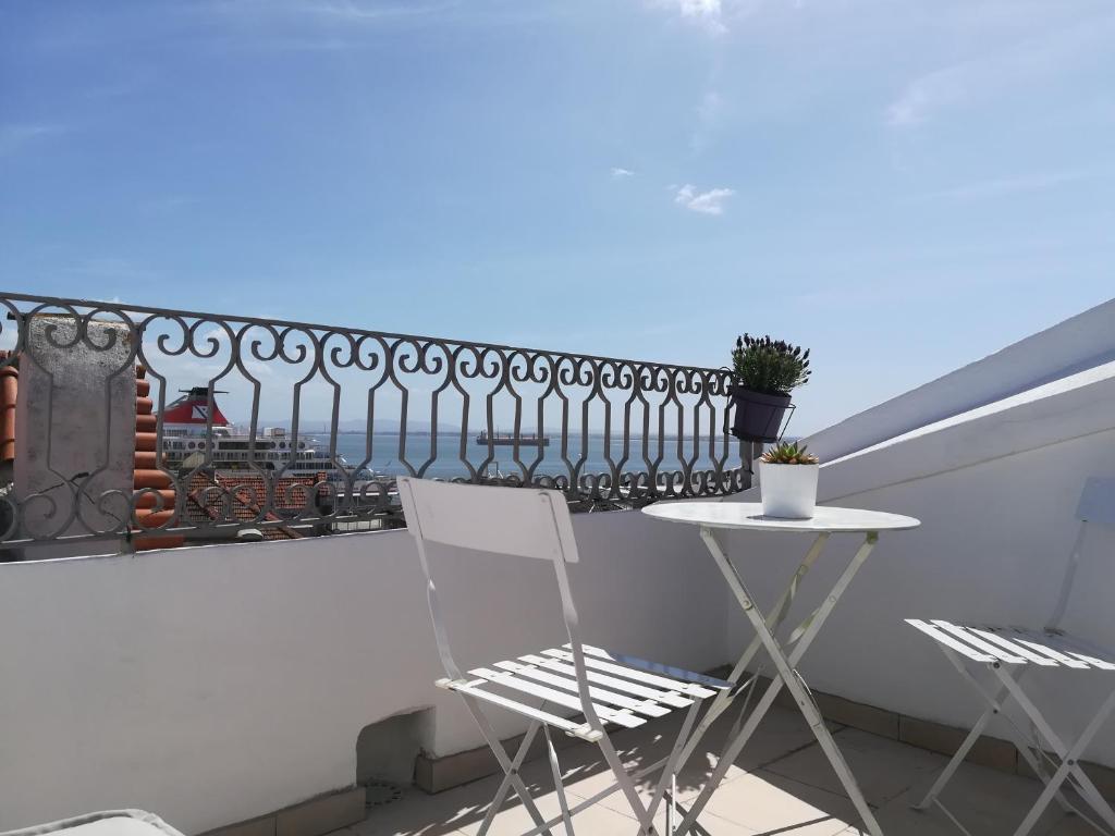 Little River View Triplex in Alfama