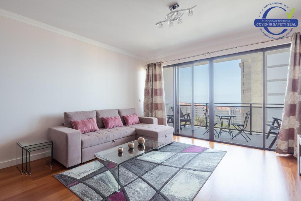 Elegant Apartment with Sea Views by Trip2Portugal