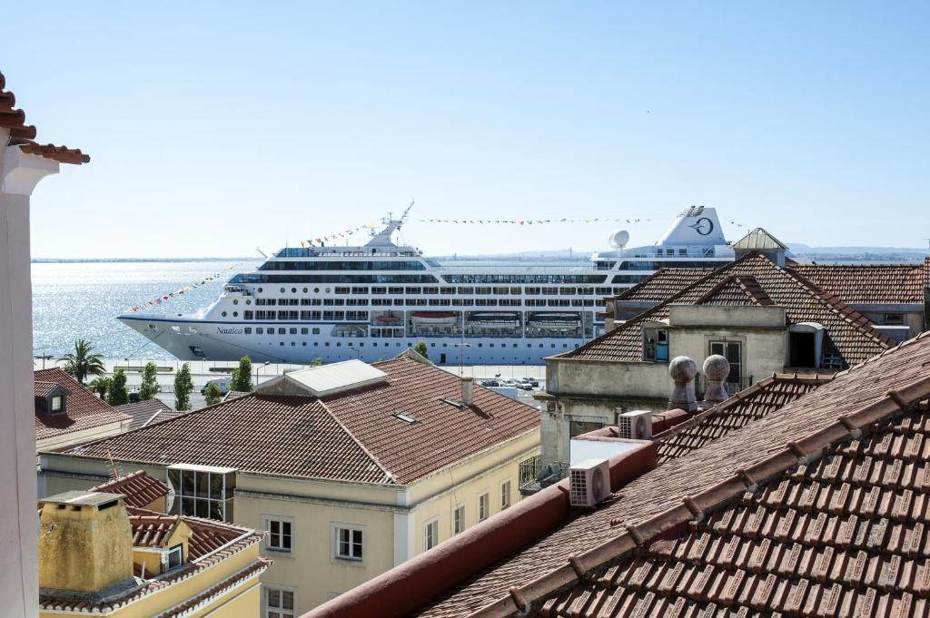 Stay local in Alfama