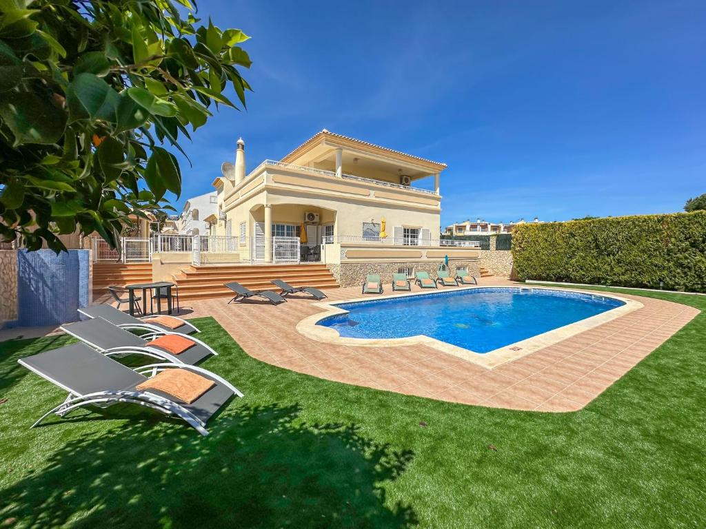 Luxury Holiday Villa Pescadinha near Beach