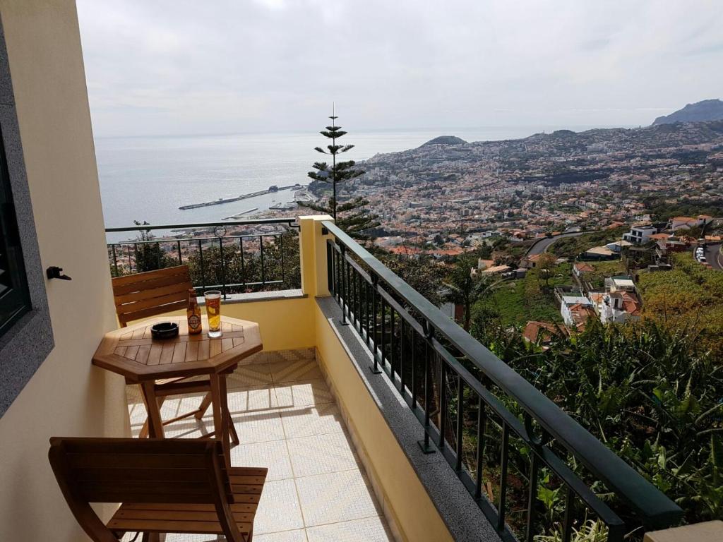 Apartment with beautiful ocean and city view