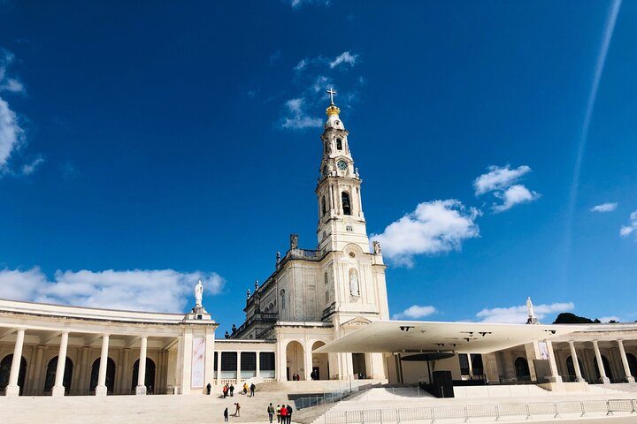 Private Day Tour With Guide to Fatima, Batalha, Nazaré and Obidos