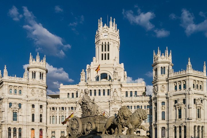 Private Car Transfer from Lisbon to Madrid with 2 hours for sightseeing