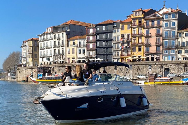 Private tasting in the Douro (1 to 6 people) on a Yacht just for you