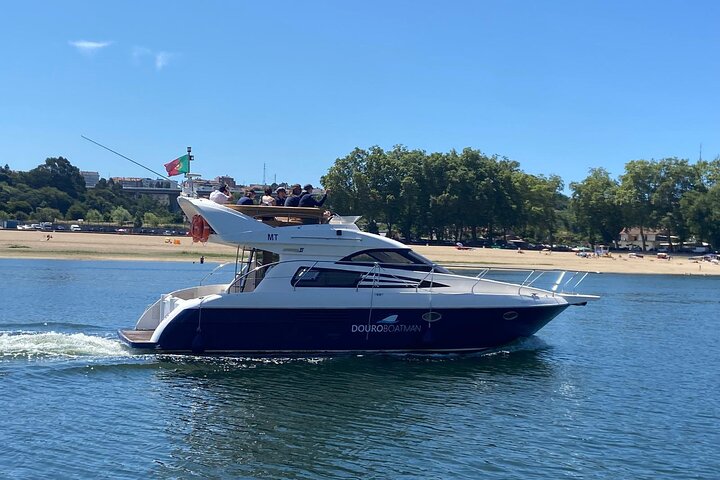 Private experience in the Douro (1 to 10 people) on a yacht just for you