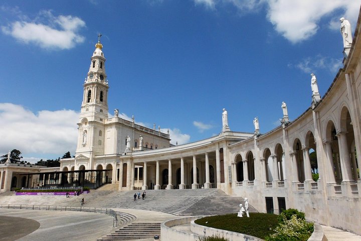 Fatima, Batalha, Nazaré & Óbidos Private Luxury Tour 