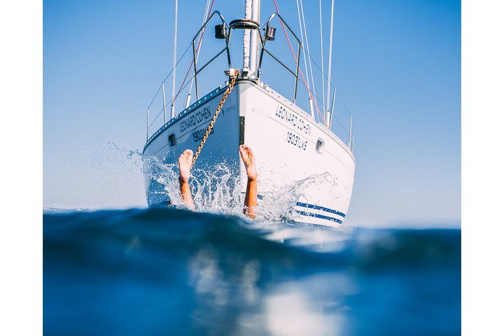  4h Private Boat Tour - Sailing, Swimming and Sunbathing!