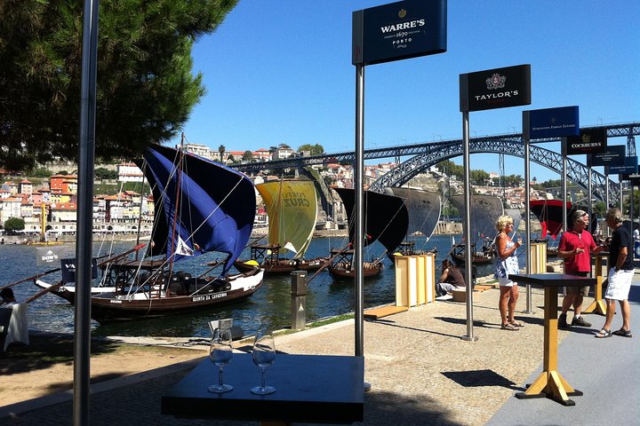 Private off the beaten Walking Tour Porto with a local expert