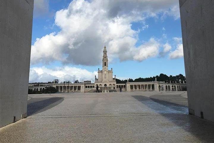 Divine Fátima Full Day Private Tour from Lisbon