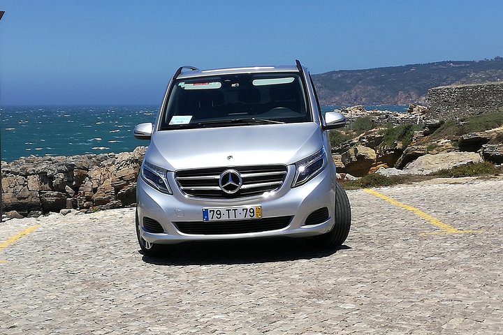 Private transfer Porto / Lisboa with tour included.