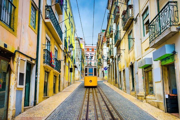 Lisbon Full Day Discovery Tour in Private Vehicle