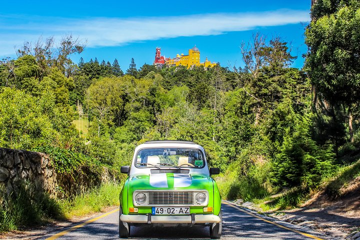 Private Half-Day Tour by Classic Car or Electric jeep in Sintra