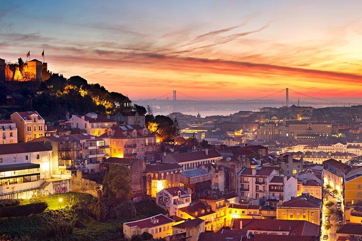 Lisbon Small-Group Sightseeing City Tour with Transportation