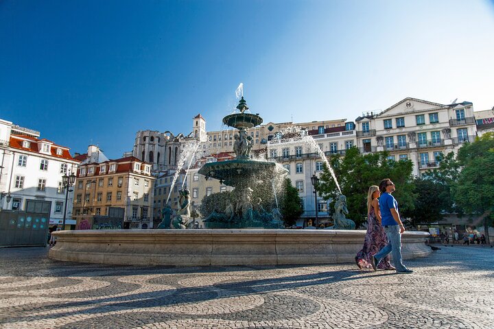 Private Tour: Highlights of Historical Lisbon in 4H with Transfer