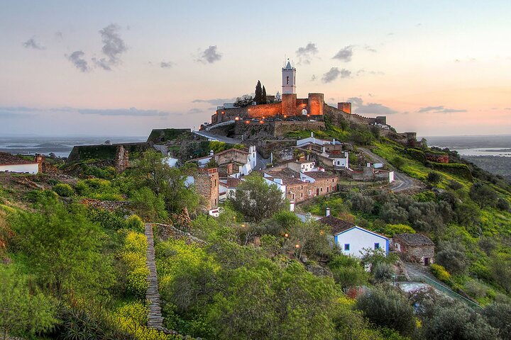 Private Tour in Evora and Monsaraz with Wine Tasting