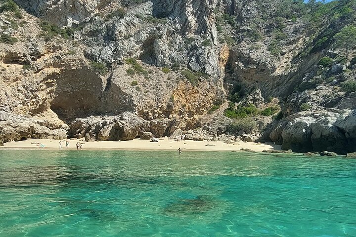 Boat Trip to Secret Bays and Beaches with Snorkeling