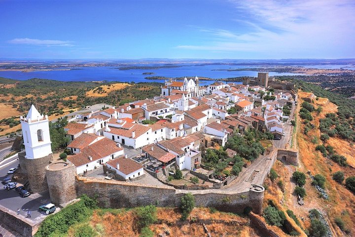 Évora, medieval village Monsaraz & Wine Tasting