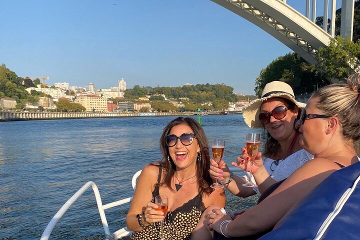 Shared Boat Trip in Porto 2H with Sunset Option