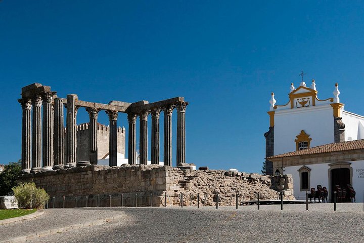 Évora & Arroiolos Small-Group Full Day Tour 