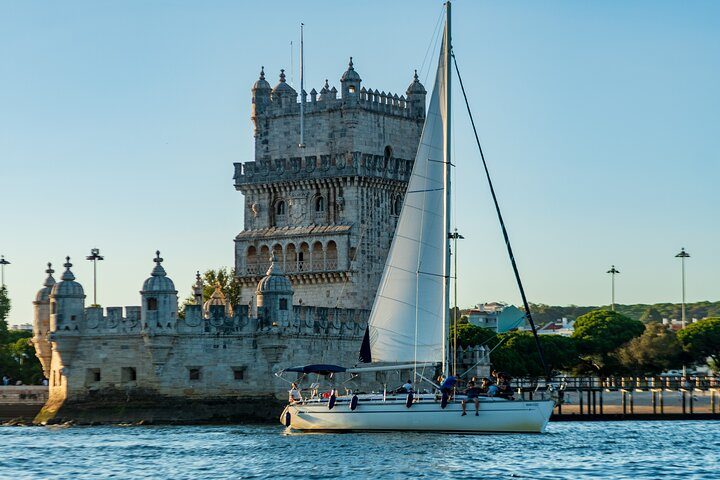 Sailing Group Tour on the Tagus River