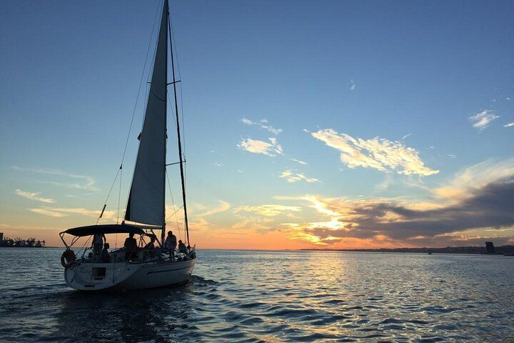 Private Sunset Sailing Tour in Lisbon with welcome drink