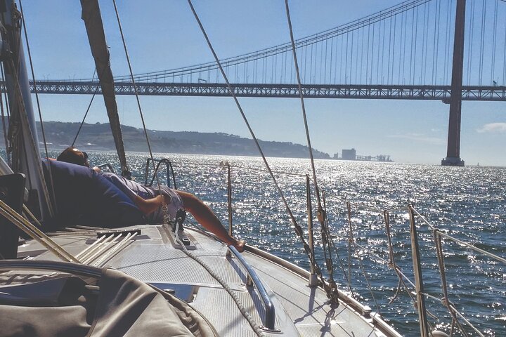 Lisbon Private Sailing Cruise, drink included (options: 2h, 3h, 4h, 6h or 8h)