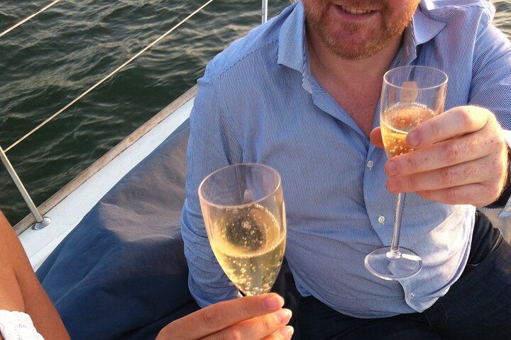 Cascais Romantic Private 2h Cruise with sparkling wine