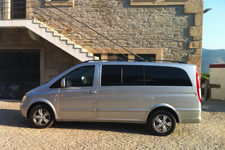 Transfer Tour Between Lisbon and Porto