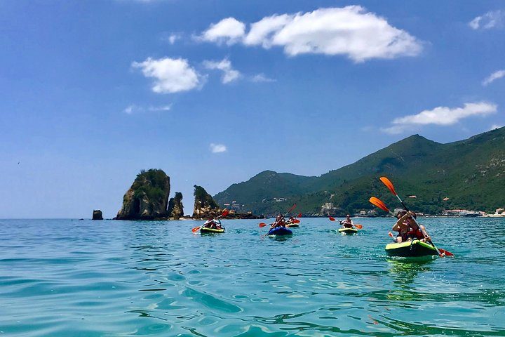 The Lisbon Kayak Day Tour (transport & picnic at beach)