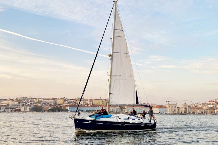 Lisbon: Private Sailing Tour Along the Tagus River