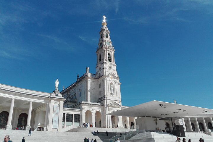 Transfer from Lisboa to Coimbra with visit to Fátima Sanctuary, half day