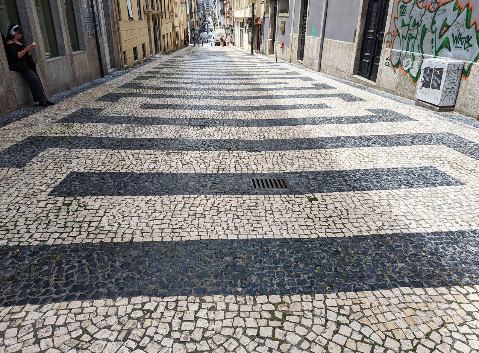 Rua de Miguel Bombarda paving | Portugal Travel Guide Photos