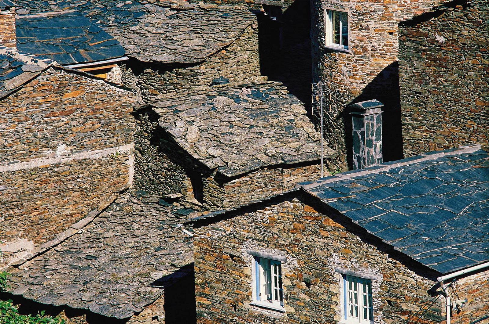 Piodão schist houses