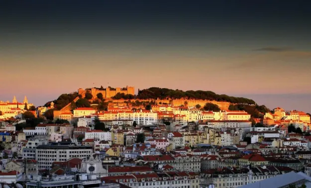 Chiado Apartment with View to the Castle