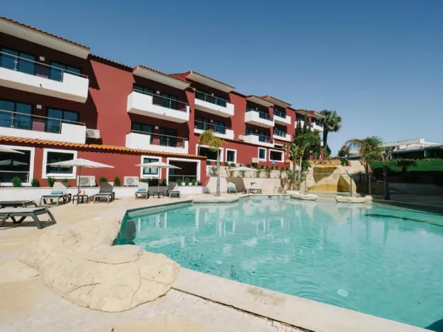 Topazio Vibe Beach Hotel & Apartments