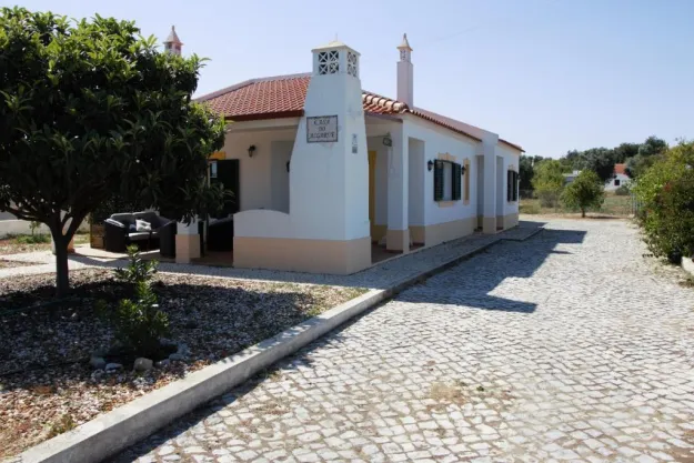 Guest House Alfarrobeiras