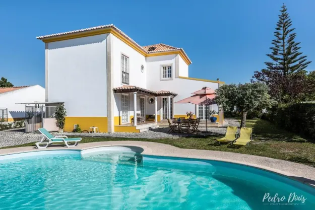 Elegant Villa in Azeitao with Pool