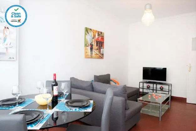 Comfortable and Central Apartment Cascais