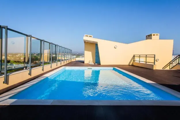 2Bed with Rooftop Pool in Marina Village