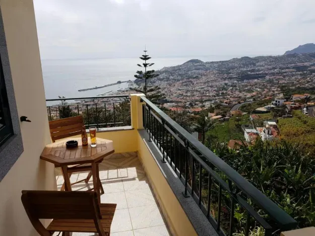 Apartment with beautiful ocean and city view