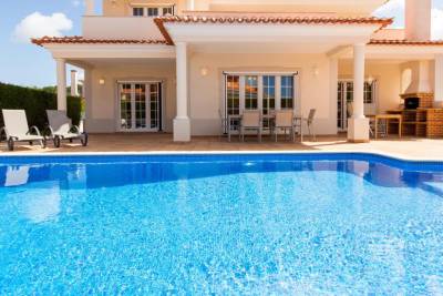 Villa Branca - 4 bedroom holiday villa with pool & WiFi at Praia del Rey