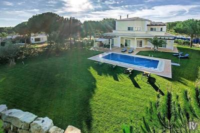 Vilamoura Villa Sleeps 8 Pool Air Con