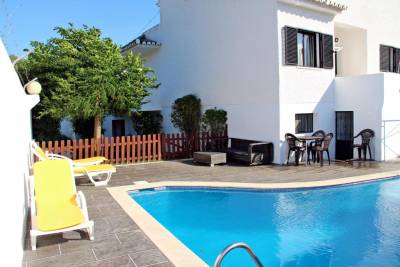 Moradia com piscina privada para Férias em Quarteira Algarve
