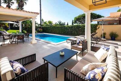 Ferrarias Villa Sleeps 6 with Pool Air Con and WiFi