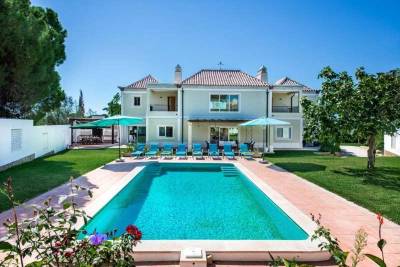 Almancil Villa Sleeps 8 with Pool Air Con and WiFi