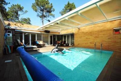 Moldes Villa Sleeps 6 with Pool and Air Con