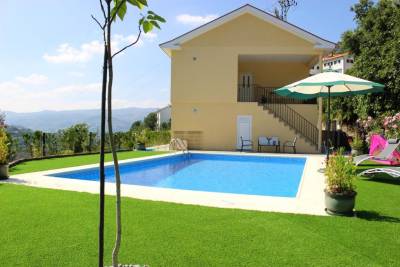 Villa with 3 bedrooms in Montinho with private pool enclosed garden and WiFi 1 km from the beach