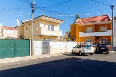 House with 2 bedrooms in Parede with enclosed garden and WiFi