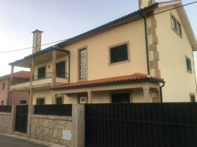 House with 8 bedrooms in Ponte de Lima with wonderful mountain view terrace and WiFi
