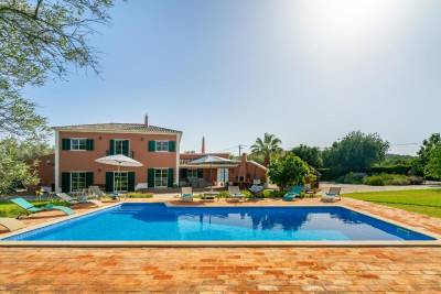 WHome | Exclusive & Private 4-bed Family Holiday Villa
